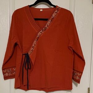 Casual top with pretty embroidery.